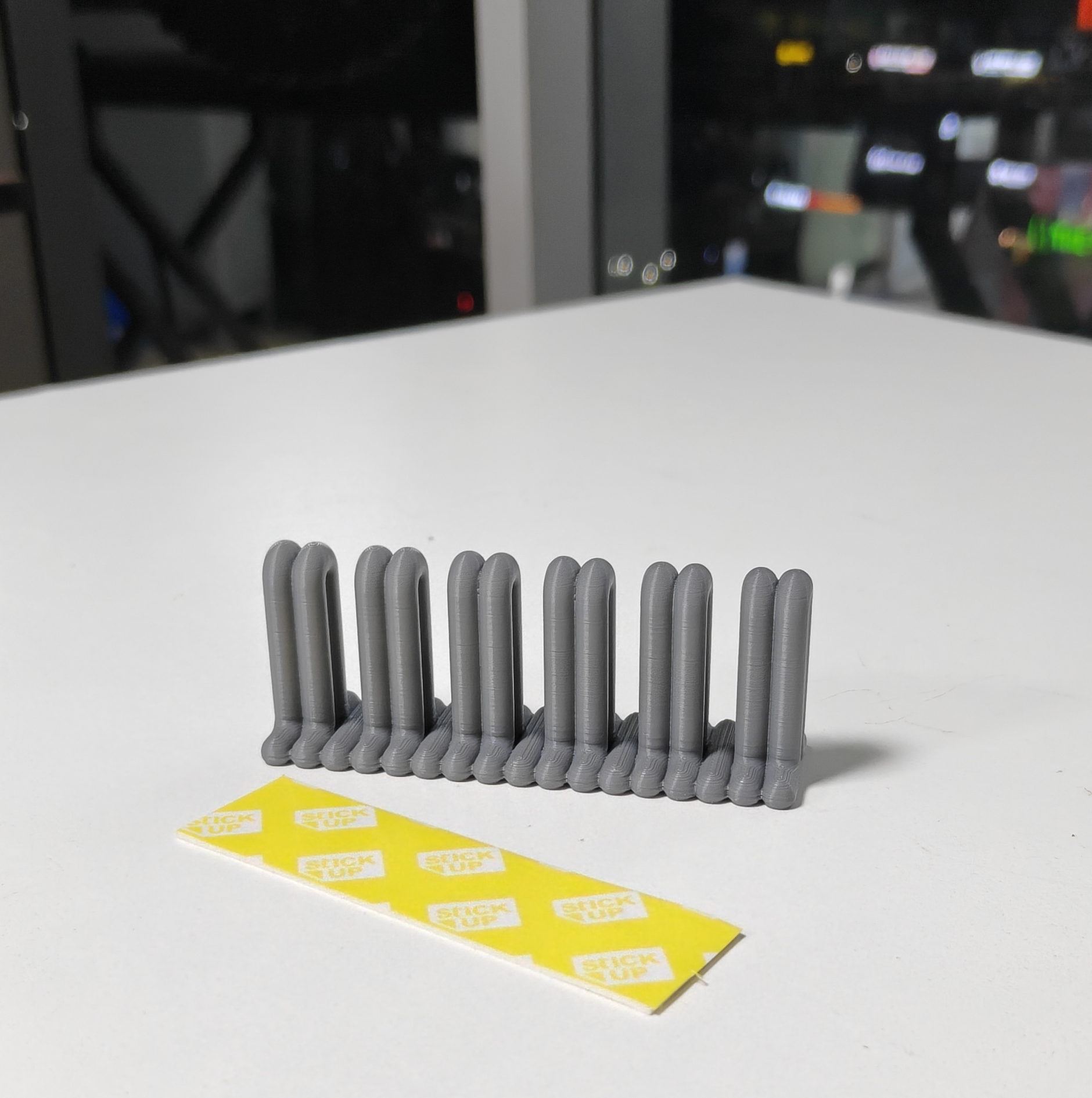 Usb cable dekstop clamp